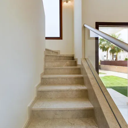 Villa Amazing Frontline *